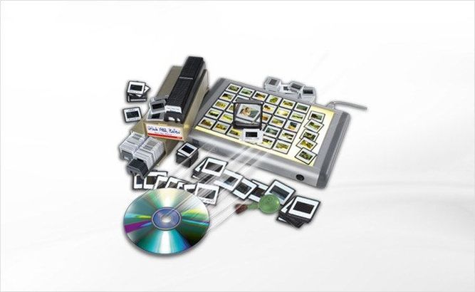 Eine Sammlung von Fotodias, einem Diascanner und einer CD
